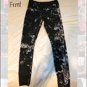 Black and white Alo leggings